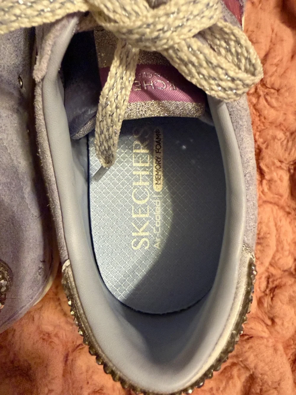 Skechers Lavender Suede Sneakers with Pink Star Accent/New without tag